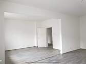 Wohnzimmer - Modernisierte Altbauwohnung in zentraler Lage