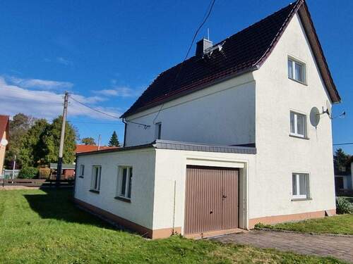 Hausansicht mit Garage vom Grundstück aus - Rammenau - Wohnhaus auf dem Lande