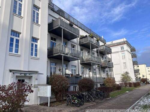 Hauseingang - Tolle großzügige 2-Raumwohnung mit g - 