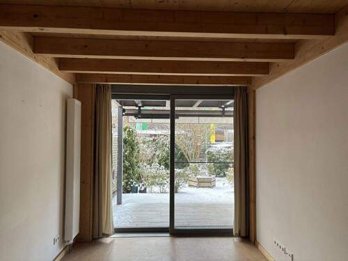 Wohnzimmer unten - 5 Zimmer Reihenmittelhaus in Schwerin