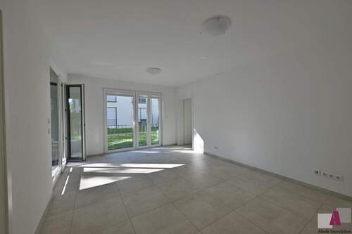 Wohnzimmer - 3 Zimmer Etagenwohnung zum Kaufen in Weil am Rhein