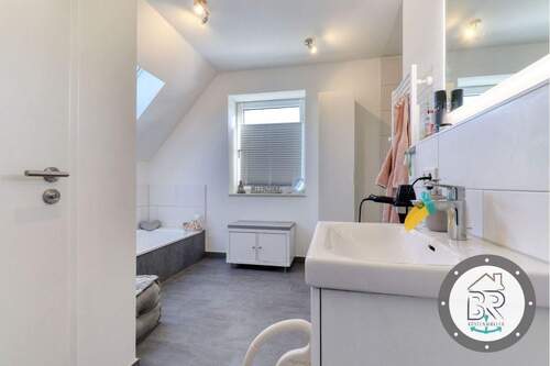 Familienbad mit Tageslicht – großzügig und durchdacht - 