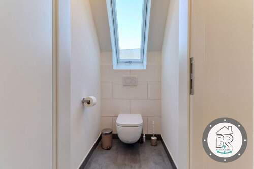 Separates WC im Dachgeschoss – praktisch im Alltag - 