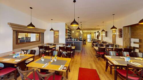 Historisches-Geschaftshaus-an-der-Porta-Nigra-Baudenkmal-bis-Ende-2036-vermietet-ausbaufahig-Photo-1 - Mehrfamilienhaus, Wohnhaus zum Kaufen in Trier