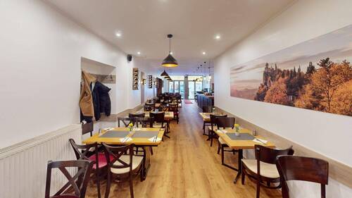 Historisches-Geschaftshaus-an-der-Porta-Nigra-Baudenkmal-bis-Ende-2036-vermietet-ausbaufahig-Photo-3 - 