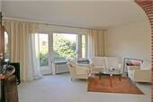 Wohnzimmer mit Fensterfront - 