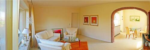 Wohnzimmer mit Eingang - 