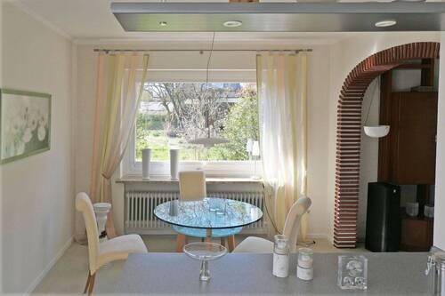 Blick von der Küche zum Esszimmer - 