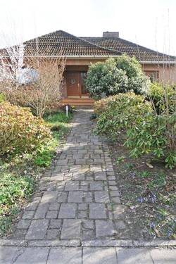 Zuwegung - 6 Zimmer Einfamilienhaus in Dollern