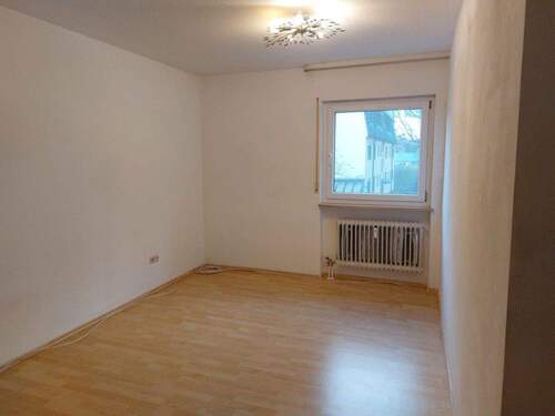 Kinder- bzw. Arbeitszimmer - 