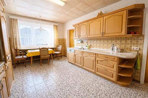 Großzügige Küche, mit viel Platz für Ihre kulinarische Vielfalt - 8 Zimmer Einfamilienhaus in Neufeld