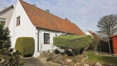 Außenansicht - 3 Zimmer Doppelhaushälfte zum Kaufen in Glinde