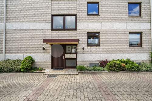 Hauseingang - 3 Zimmer Etagenwohnung zum Kaufen in Lüneburg