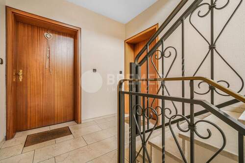 Treppenhaus - 3 Zimmer Etagenwohnung in Lüneburg