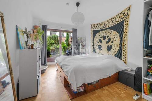 Schlafzimmer mit Balkonzugang - 