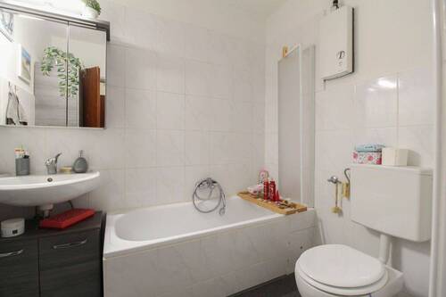 Badezimmer - Etagenwohnung mit 52,20 m&sup2; in Essen zum Kaufen