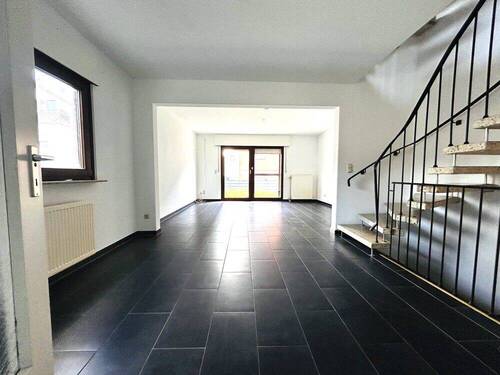 Wohn-Essbereich - Attraktives Reihenendhaus mit Terrasse, Garage und viel Platz in Poppenweiler