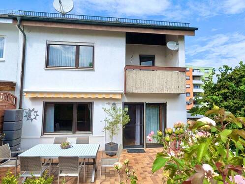 Haus mit Balkon & Terrasse - 