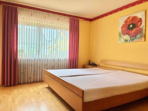 Zimmer OG mit Zugang Balkon - 