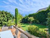Großer, sonniger Garten - 