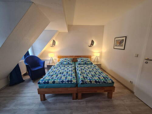 Schlafzimmer DG - 9 Zimmer Mehrfamilienhaus, Wohnhaus zum Kaufen in Barth