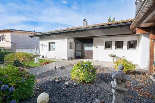 Eingang - 9 Zimmer Mehrfamilienhaus, Wohnhaus zum Kaufen in Hauzenberg