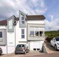 Schöne Doppelhaushälfte mit herrlichem Blick in die Weinberge - Temmels