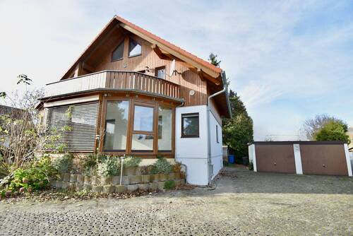 Außenansicht - Freistehendes Einfamilienhaus mit Einliegerwohnung im DG, einer Doppelgarage und Grundstück in Dresden-Klotzsche