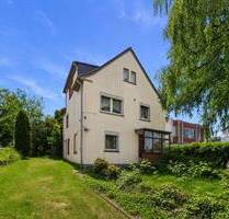 Grünes Familienglück zum Selbstgestalten: Freistehendes Einfamilienhaus auf großem Grundstück - Solingen Höhscheid