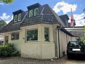 Norden, 2 Carports und 3 Stellplätze - 4 Zimmer Etagenwohnung zum Kaufen in Hamburg
