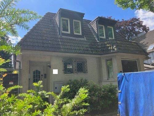 Haustür (Norden) - 4 Zimmer Etagenwohnung in Hamburg