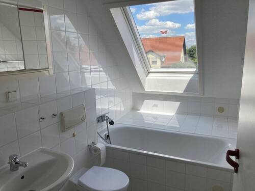 Tageslichtbad mit Wanne - 