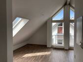 Wohn-/Schlafbereich, Balkon - Etagenwohnung mit 30,00 m² in Glauchau zur Miete