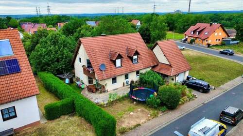 Außenansicht - Familienfreundliches Eigenheim mit großem Garten und Gestaltungsmöglichkeiten