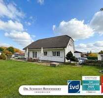 Ansprechendes MASSA-Fertighaus auf einem großen, sonnigen Grundstück in Rennerod.