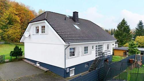 Straßenansicht - 5 Zimmer Einfamilienhaus zum Kaufen in Rennerod