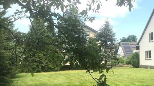 Blick zur Straße - Mehrfamilienhaus, Wohnhaus in Hiddenhausen