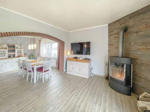 Wohn- und Essbereich - 6 Zimmer Einfamilienhaus zum Kaufen in Lohbarbek