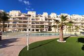 Bild 1 - Modernes Wohnen mit Poolblick und Sonnenterrasse
