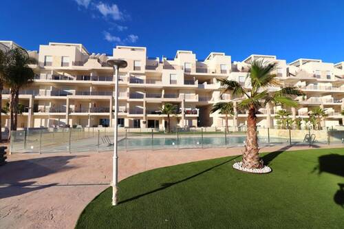 Bild 1 - Modernes Wohnen mit Poolblick und Sonnenterrasse