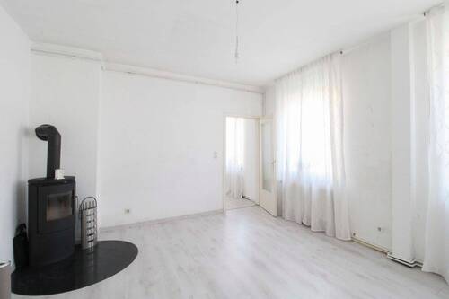 EG Zimmer mit Ofen - 8 Zimmer Einfamilienhaus in Celle