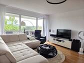 Wohnzimmer ca. 29 m² - Attraktive 4-Zimmer-Wohnung mit Panoramablick in Kirchrode!