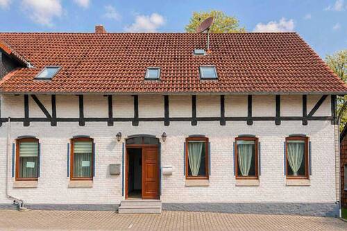 Haus Front 2 - 