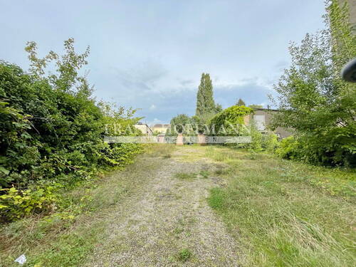 Grundstück mit Garage - 