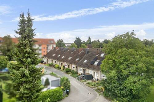 Außenansicht - Reihenmittelhaus mit Charakter und viel Potential; Erbpacht