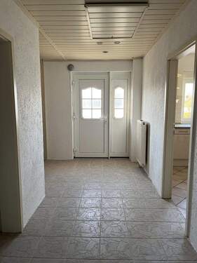 EG - Flur (1) - 3 Zimmer Einfamilienhaus in Braunsbedra