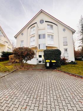 Haus Vorderansicht - 3 Zimmer Etagenwohnung zum Kaufen in Dresden