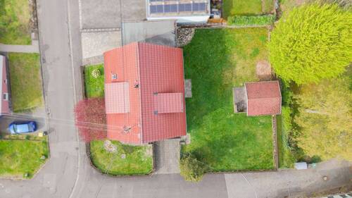 Luftbild - 7 Zimmer Einfamilienhaus zum Kaufen in Nister