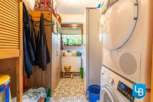 Hauswirtschaftsraum mit Waschmaschinenanschluss - 