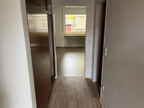 Flur mit Einbauschrank - 